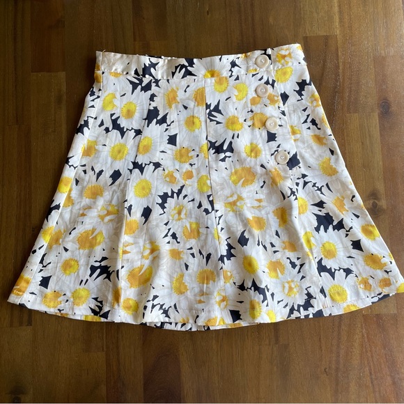 Zara Dresses & Skirts - Zara A- Line Daisy Mini Skirt in Yellow and White | Medium